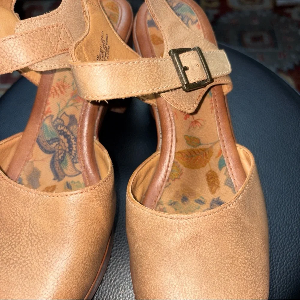 BOC by BORN , Natasha comfort Tan Women's Heels size 9